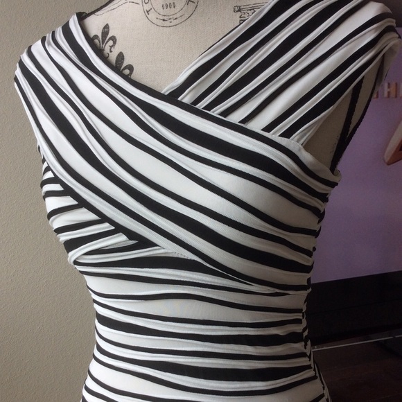 🔥 Striped Midi Dress 🔥 - Picture 7 of 7